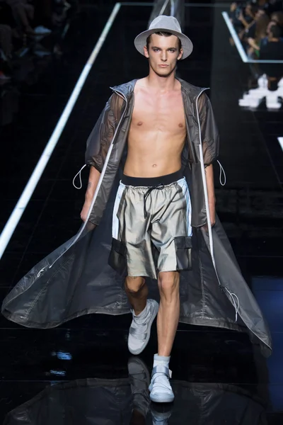 Look 3